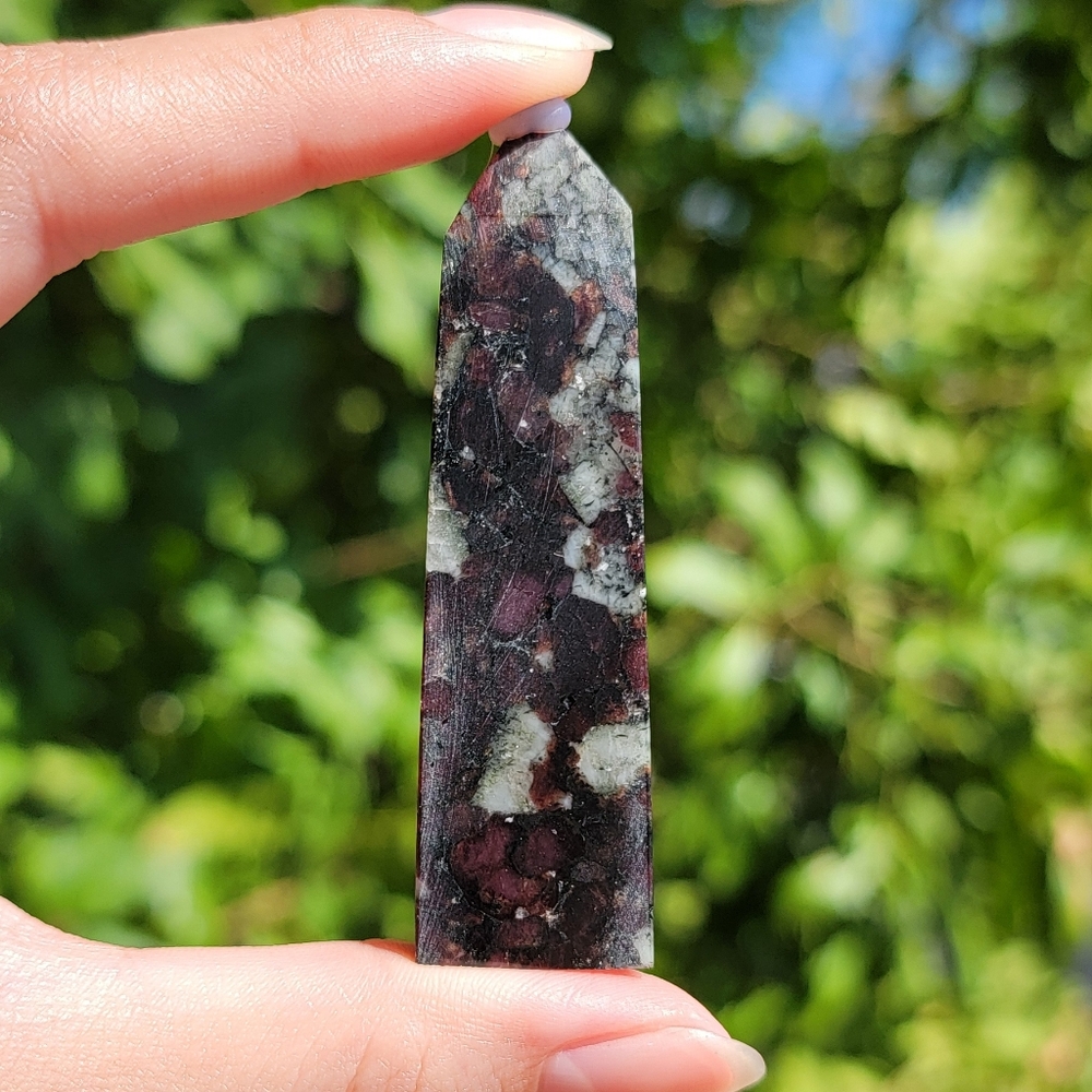 2.7" x 0.37" (thickness) UV REACTIVE RARE EUDIALYTE TOWER